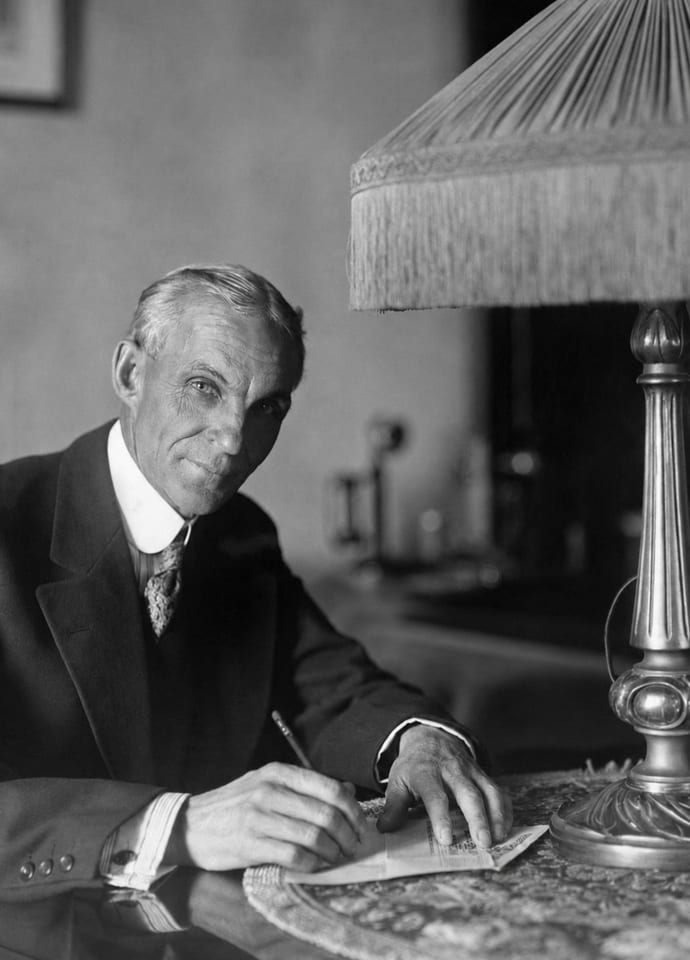 Henry Ford am Schreibtisch, fotografische Aufnahme
